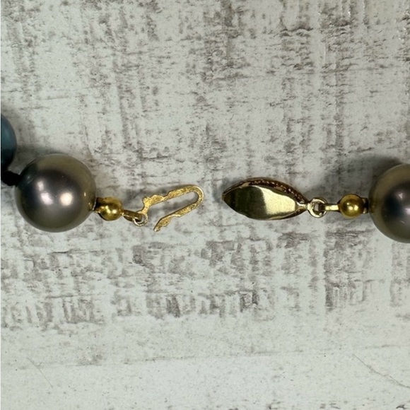 Multicolor Synthetic Knotted Pearls - Picture 7 of 9